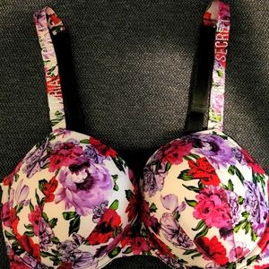 Victorias Secret Bra and 2 Matching Panties (Brand New)